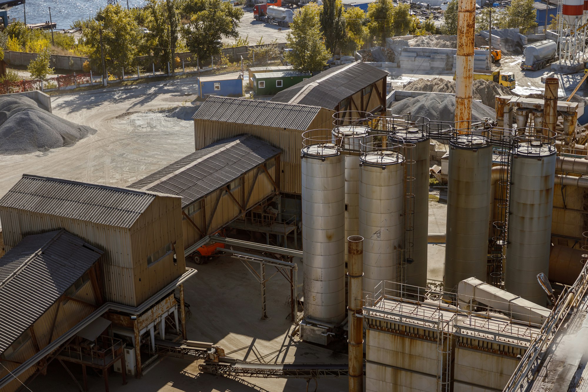 Concrete plant with industrial buildings and metallic silos